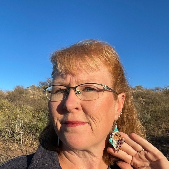 Beagle Beaded Earrings, New, Handmade by Me - Picture 4 of 8